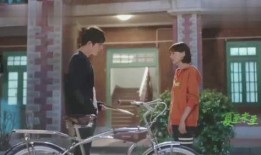 室友在楼上吃瓜,揭秘宿舍生活趣事