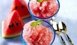 夏天吃瓜吃冰激凌图片,瓜果与冰激凌的清凉盛宴