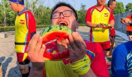 吃瓜大赛的照片,吃瓜大赛精彩瞬间大盘点