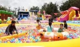 水上乐园吃瓜大赛,水上乐园吃瓜大赛欢乐盛启