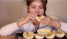 美女吃瓜甜视频,美女品尝美味，视觉与味蕾的双重享受