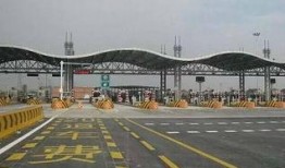 高速收费站吃瓜,瓜田里的温馨瞬间