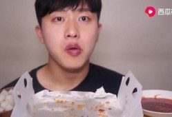 帅哥吃脆瓜,视觉与味蕾的双重享受