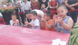 吃瓜群众帅成这样,惊艳众人目光！