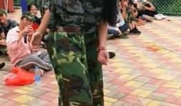 成都教官吃瓜事件